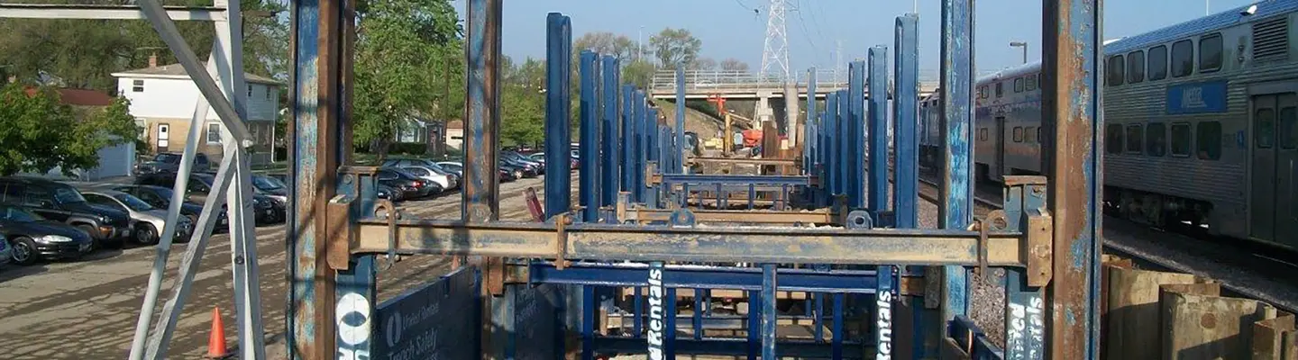 Système à rails coulissants installé sur un chantier