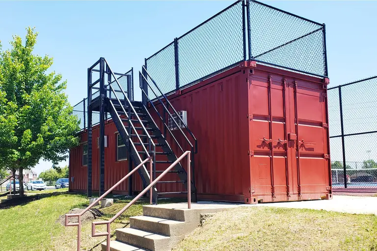 SCMO-Conteneur-Terrain-de-tennis-École-secondaire