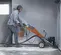 Rectifieuse à béton à conducteur accompagnant HUSQVARNA argentée, orange et noire, électrique