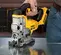 Scie sauteuse DEWALT jaune, grise et noire, sans fil, électrique