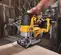 Scie sauteuse DEWALT jaune, grise et noire, sans fil, électrique