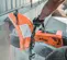 Scie STIHL orange, noire et grise, 4,87 m, à essence