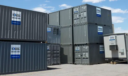 Conteneurs de stockage empilés