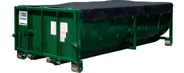 réservoir vert avec bâche dessus
