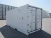 Portes cargo extérieures d’un conteneur d’expédition réfrigéré blanc