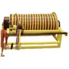 Image de bobine de triple tuyau jaune sur fond blanc