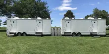 Remorques de toilettes avec postes de lavage des mains