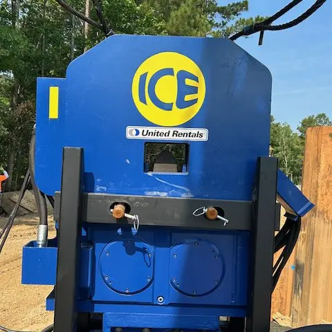 MARTEAU VIBRATOIRE POUR PIEUX MONTÉ SUR EXCAVATRICE 170 N·m