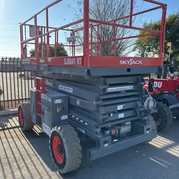 Plateforme élévatrice tout-terrain Skyjack SJ8841RT 2018
