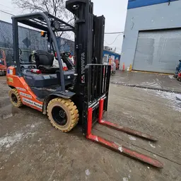 Chariot élévateur d’entrepôt Toyota 8FGU25 2019