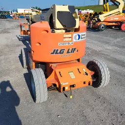 Nacelle élévatrice articulée JLG E450AJ 2015