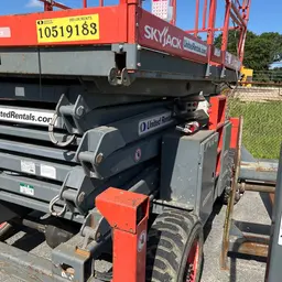 Plateforme élévatrice tout-terrain Skyjack SJ8841RT 2016